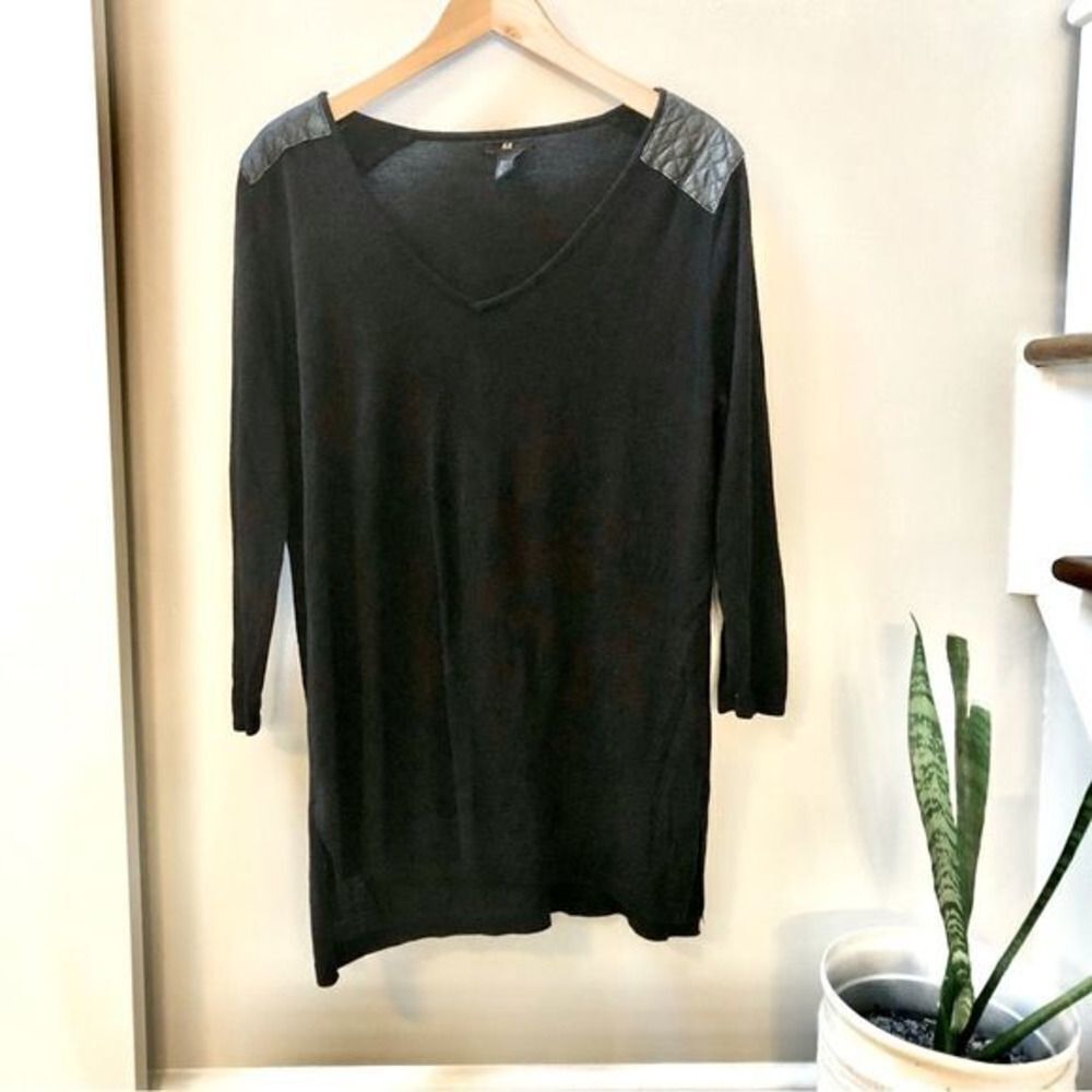 H&M black tunic knit sweater w faux leather shoulder patch women’s size L